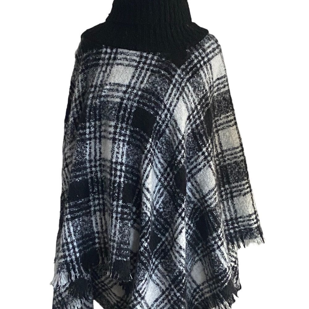 Wonderly sweater cape one size great condition